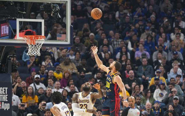 开云体育app-包含NBA重磅对决：库里迎战詹姆斯，引发热议的词条