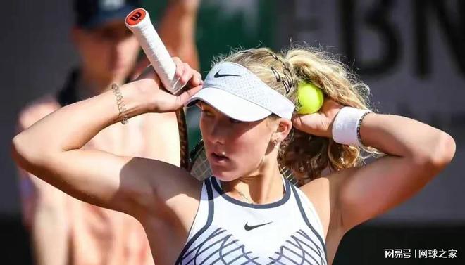 开云体育APP下载-关于英国网球队碾压世界网球队,穆雷三分雨点燃全场的信息