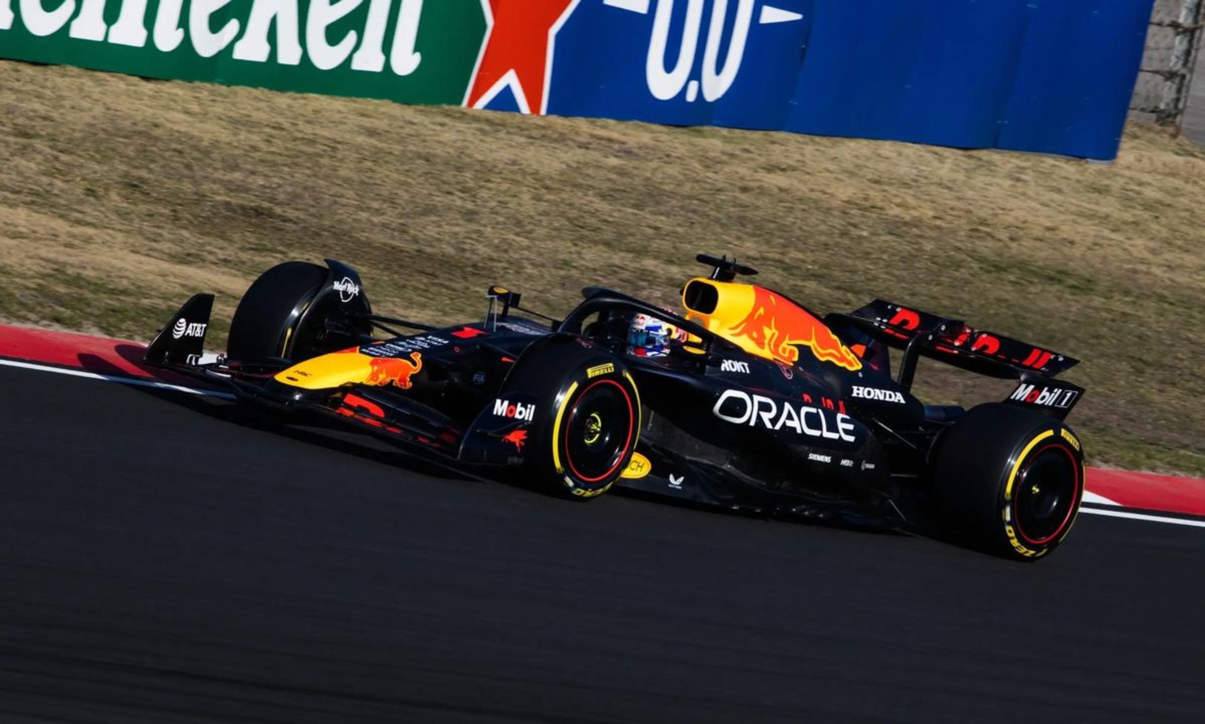 开云体育官方网站-红牛车队逆转阿斯顿马丁，维斯塔潘统治全场