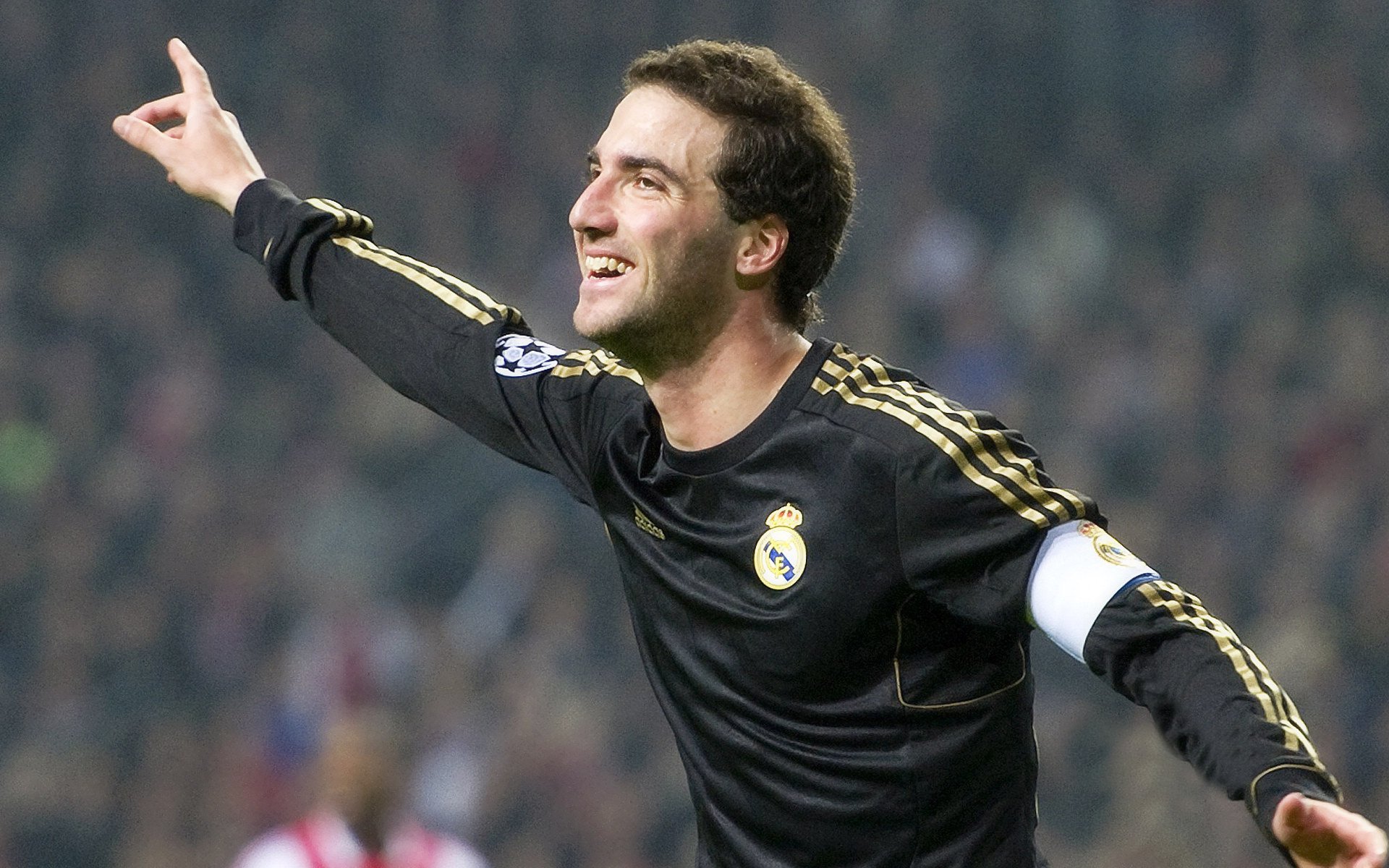 开云体育APP下载-罗德里戈主宰战局！塞维利亚惊天逆转莱比锡红牛，世界排名争夺战现曙光