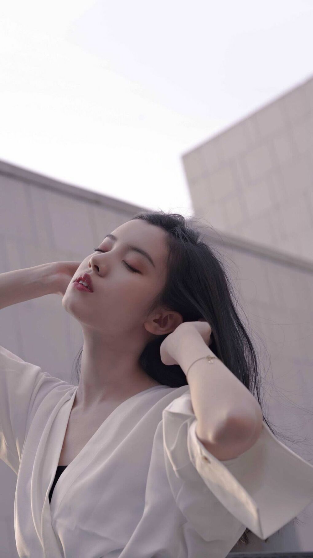 开云APP-速度的锋刃与纪律的城墙，一场虚构交锋中的足球哲学启示