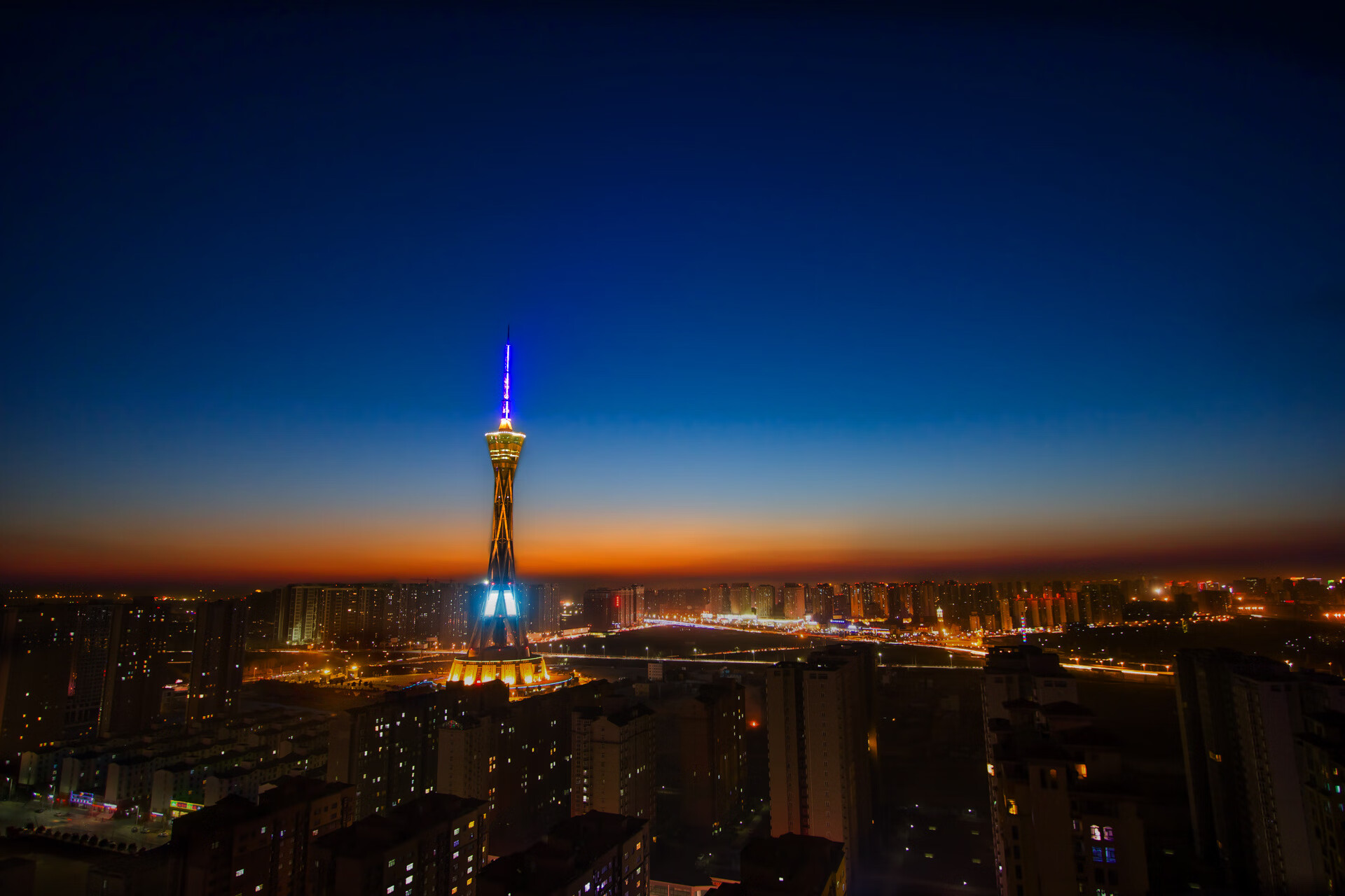 开云体育入口-欧冠淘汰赛之夜，保罗的防线毁灭秀