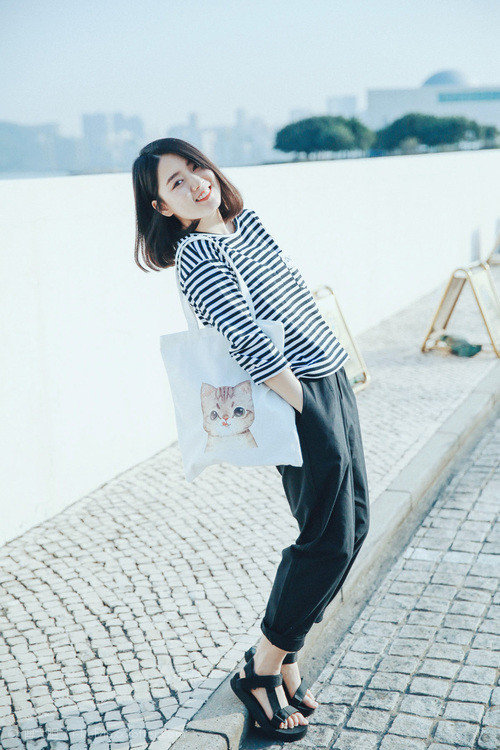 开云体育APP下载-跨界星火，库尔图瓦燃擎F1新赛季揭幕之夜