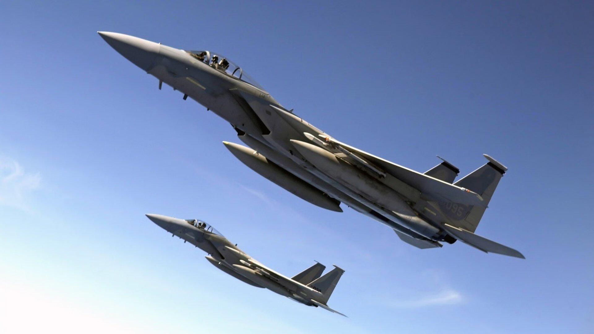 开云体育APP下载-跨界星火，库尔图瓦燃擎F1新赛季揭幕之夜